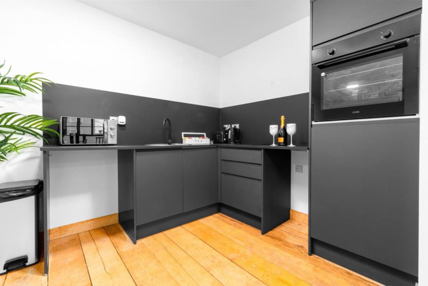Loft Style Apartment - Near City Centre - Smart Tv- Wifi - Parking - Top Rated - 3Nt Birmingham Luaran gambar